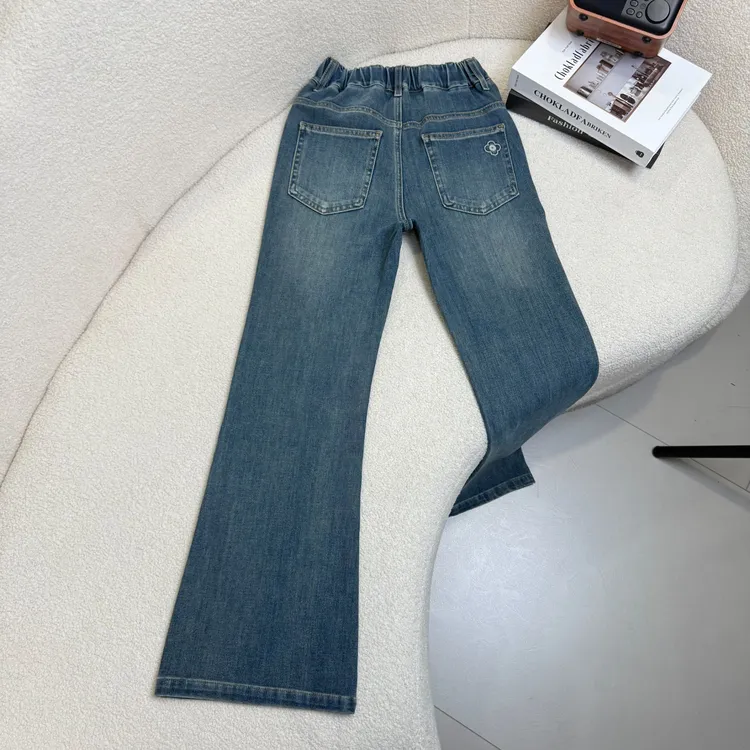 【2025秋款新品】青少年时尚韩版百搭休闲刺绣微喇牛仔裤H3039