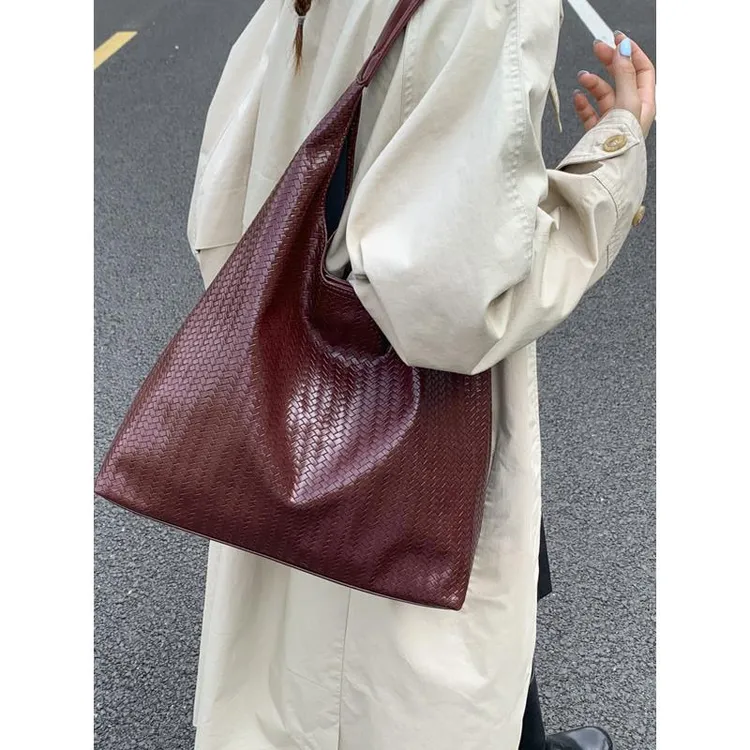 2025新款潮时尚洋气简约日韩纯色休闲包青年包通勤包大容量单肩包