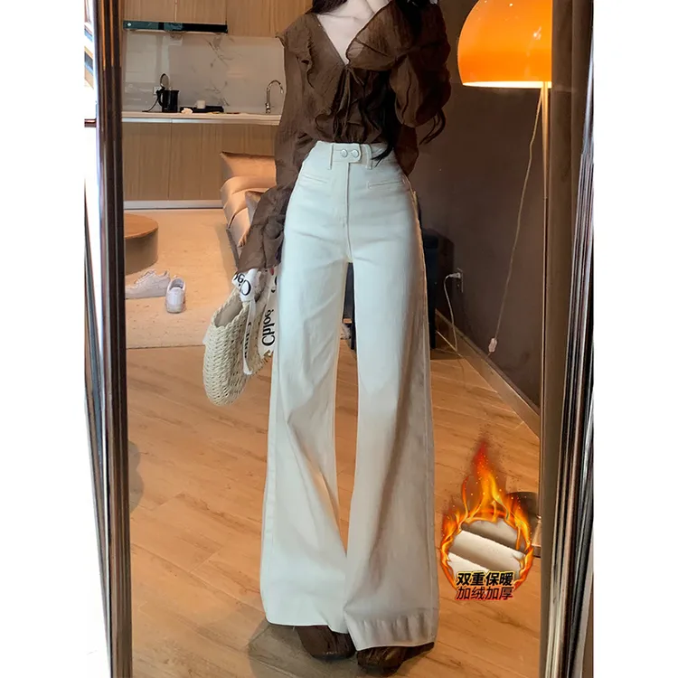 米白高腰加绒不贴腿喇叭裤女2025冬季新款慵懒显瘦垂感牛仔拖地裤