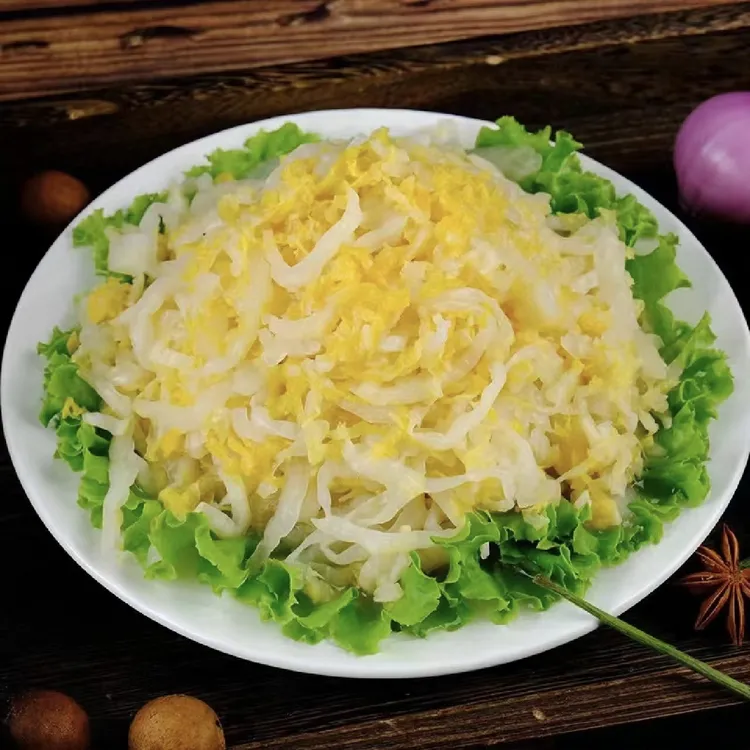 东北酸菜大缸腌制地道风味新鲜农家大白菜腌制酸菜丝