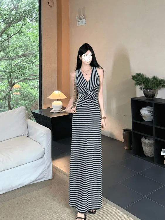 TITI 胸前褶皱无袖V领长裙新款显瘦收腰直筒长裙女