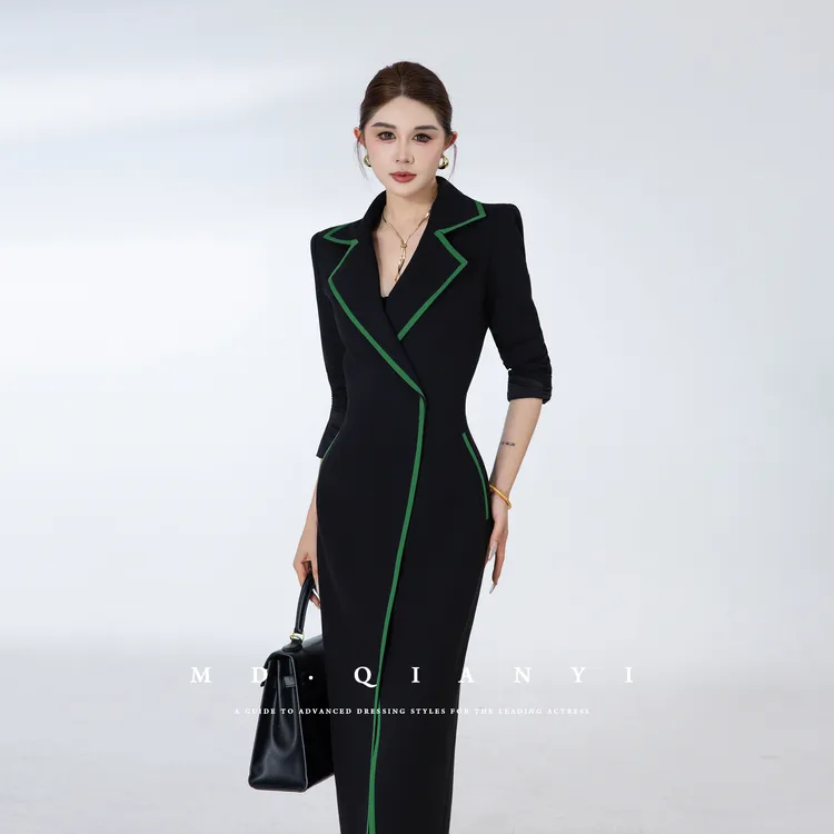 MD定制·杨千亿【夜色温柔】2025秋冬新款气质时尚百搭收腰连衣裙