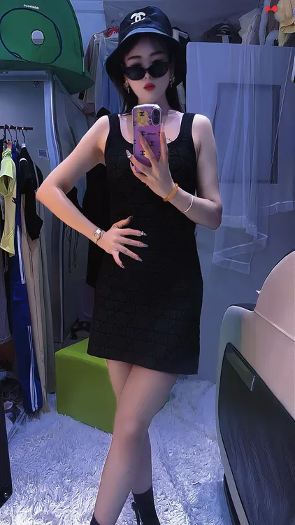 小个子甜辣针织无袖连衣裙女202早秋夏季复古提花微透包臀短裙