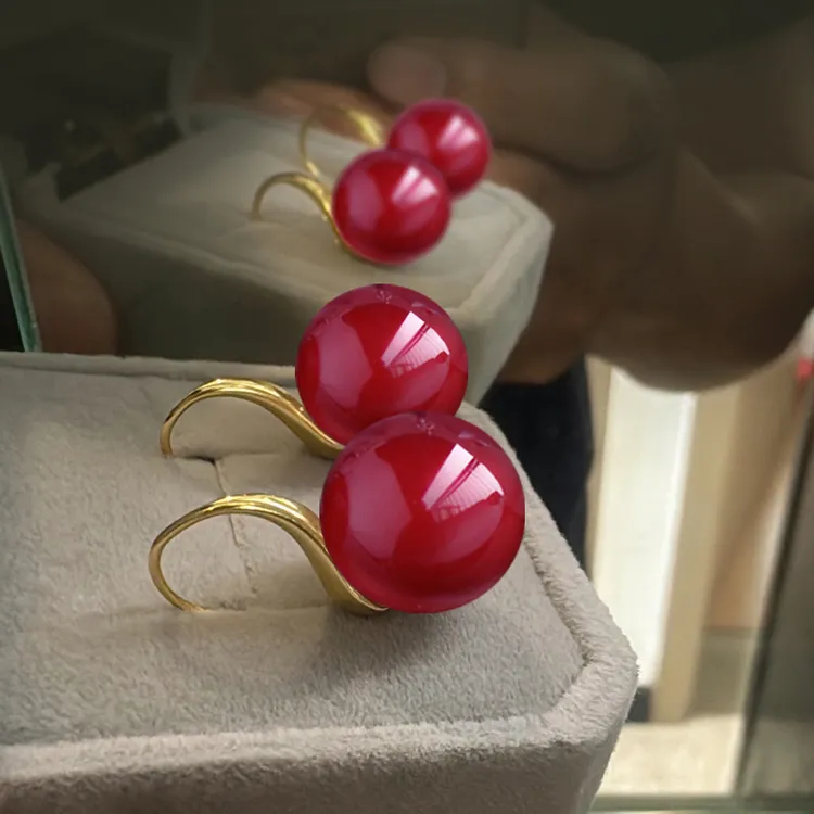 925银耳饰 复古酒红色珠珠天鹅颈耳钩港式气质银耳饰小众新年耳坠