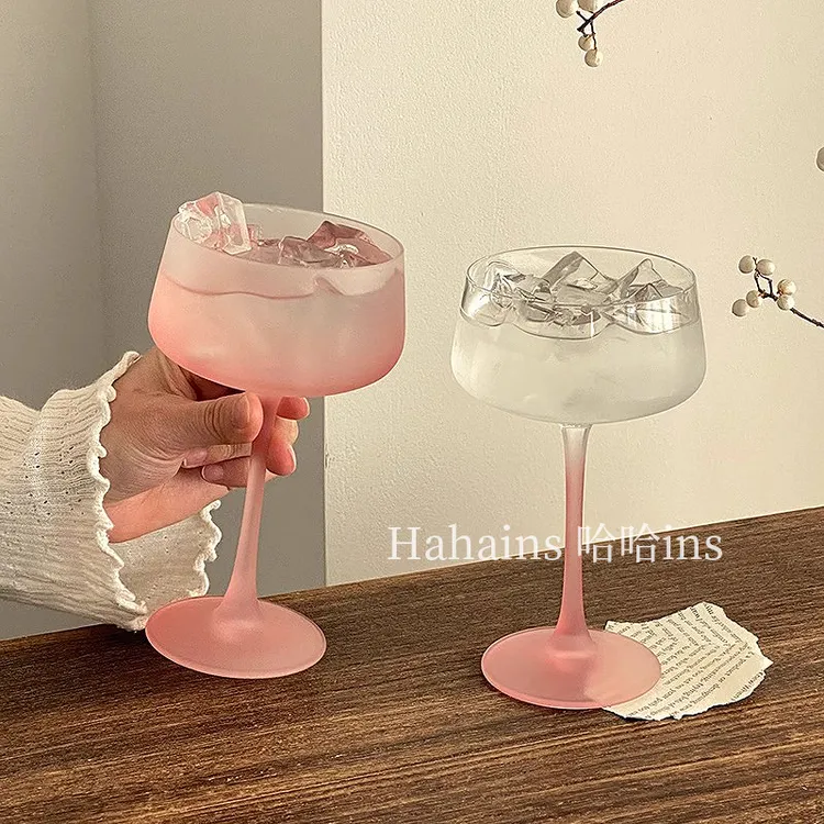 法式粉色磨砂玻璃高脚杯家用高颜值微醺特调酒杯鸡尾酒杯果酒杯子