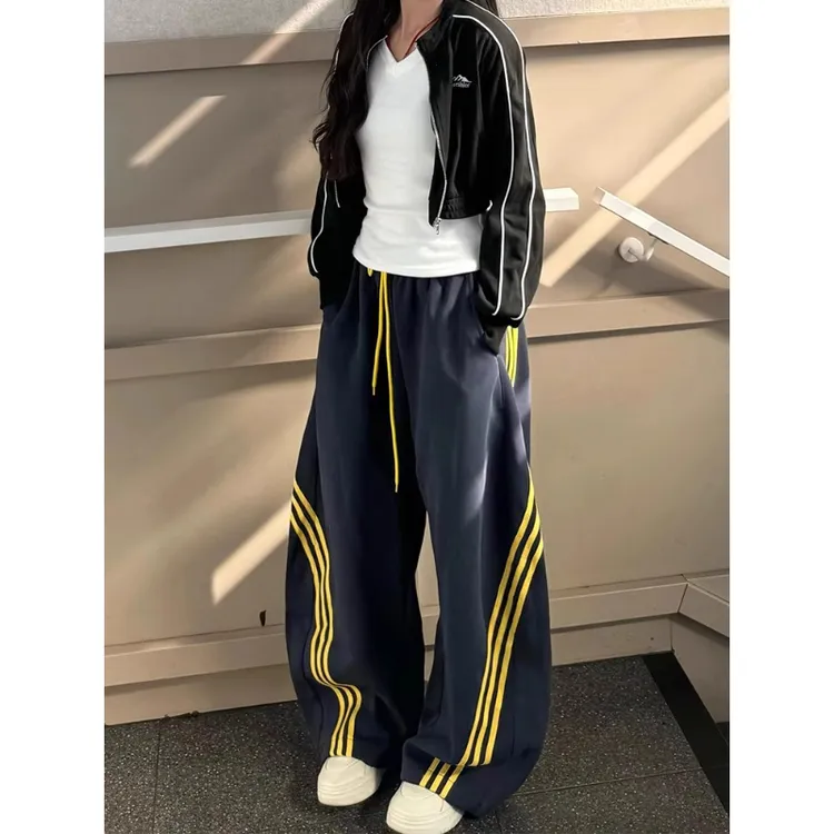 大码胖MM300斤三条杠弯刀阔腿卫裤女春夏季薄款宽松休闲运动裤子