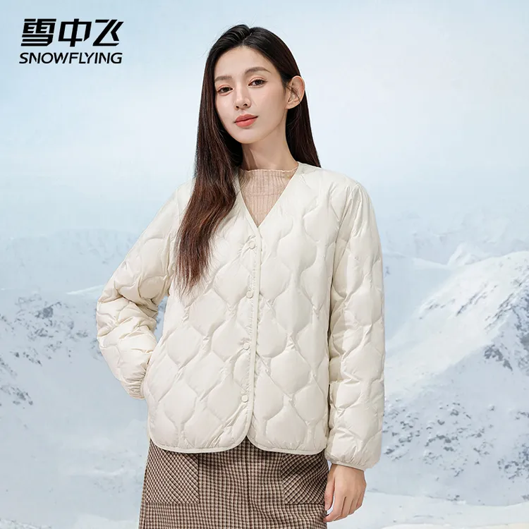 SNOW FLYING/雪中飞冬季新款轻薄休闲时尚百搭小个子短款羽绒服