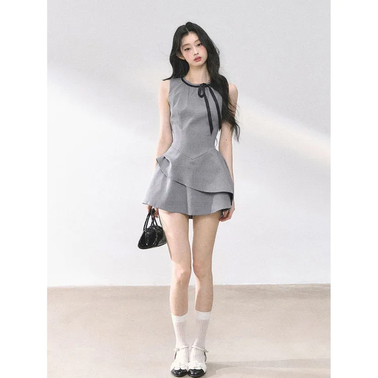 奥法庄园 法式收腰显瘦灰色连衣裙女夏季不规则设计无袖气质裙子