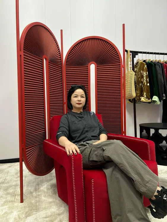 郑姐-港风复古短袖圆领刺绣打底长袖纽扣上衣春夏减龄ins风简约女