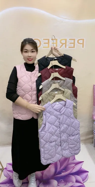 2025年冬季棉马甲修身保暖棉服时尚百搭精品女款洋气