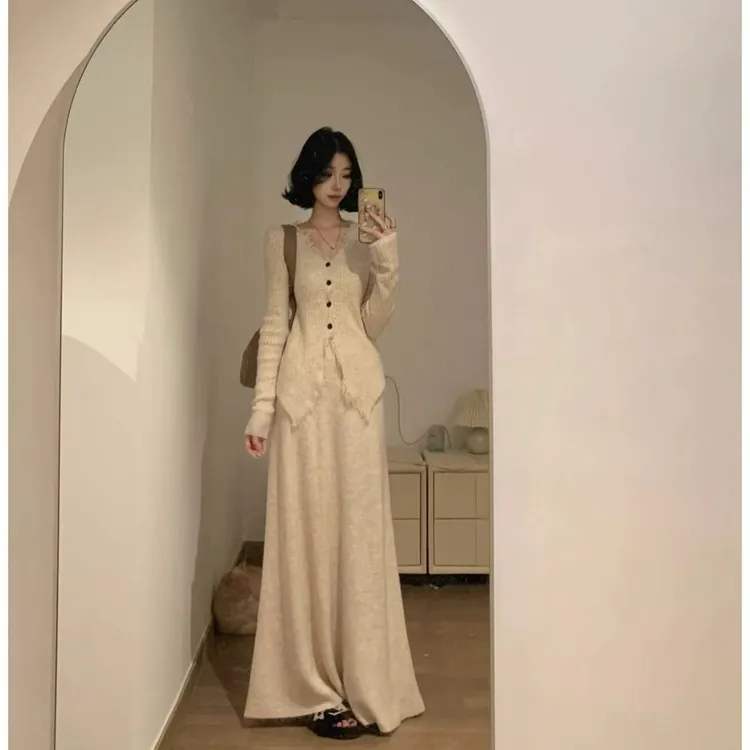 茶系慵懒调软糯流苏V领毛边针织上衣直筒休闲半裙套装小香风显瘦