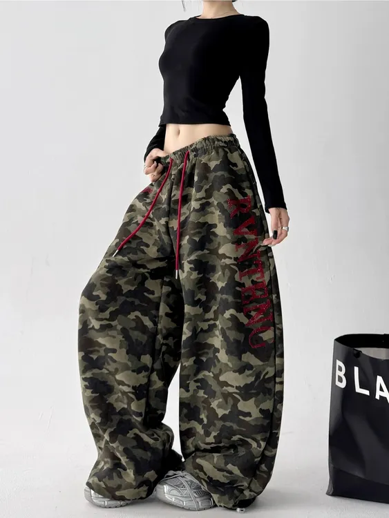 今年流行烫钻美式迷彩工装裤女2025新款宽松显瘦街舞爵士舞阔腿裤