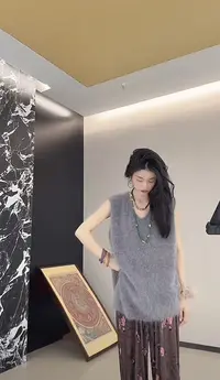 李豆儿 小众 高奢羊驼毛云朵绒V领针织马甲背心上衣