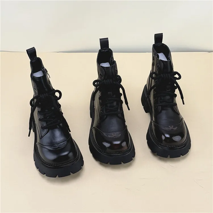 2025今年流行短筒靴圆头休闲风秋冬复古马丁靴子时尚保暖加绒棕色