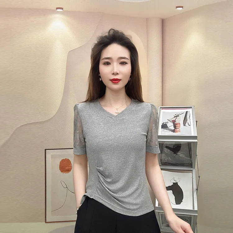 夏季新款2025短袖T恤女洋气蕾丝拼接v领不规则褶皱显瘦修身上衣女