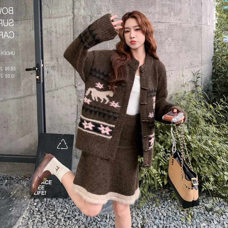 慵懒风套装女秋季穿搭宽松费尔岛提花牛角扣毛衣外套针织半身短裙