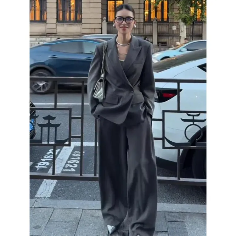 早秋上班通勤穿搭干练气质轻奢高级感重要场合超火灰色西装套装裤