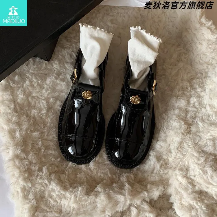 真皮山茶花扣带玛丽珍小皮鞋女2025春秋新款气质复古粗跟英伦单鞋