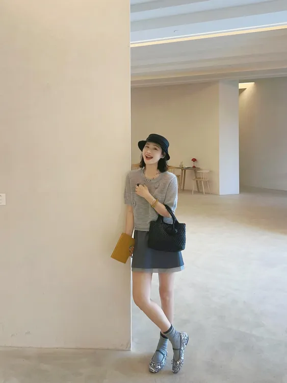 夏季2025新款圆领镂空设计感短袖T恤上衣气质百搭显瘦半裙套装女