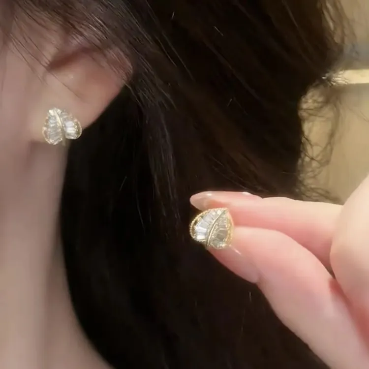 铜合金耳饰 设计感高级锆石树叶耳钉女轻奢时尚百搭气质耳环2025