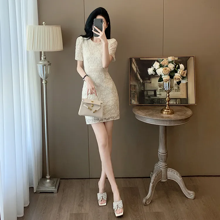 夏季法式气质收腰女士裙子时尚小众设计感高端小香风蕾丝连衣裙