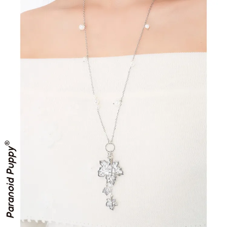 铜合金合成锆石吊坠 《枫》长款枫叶项链秋冬珍珠配饰叠戴毛衣链女