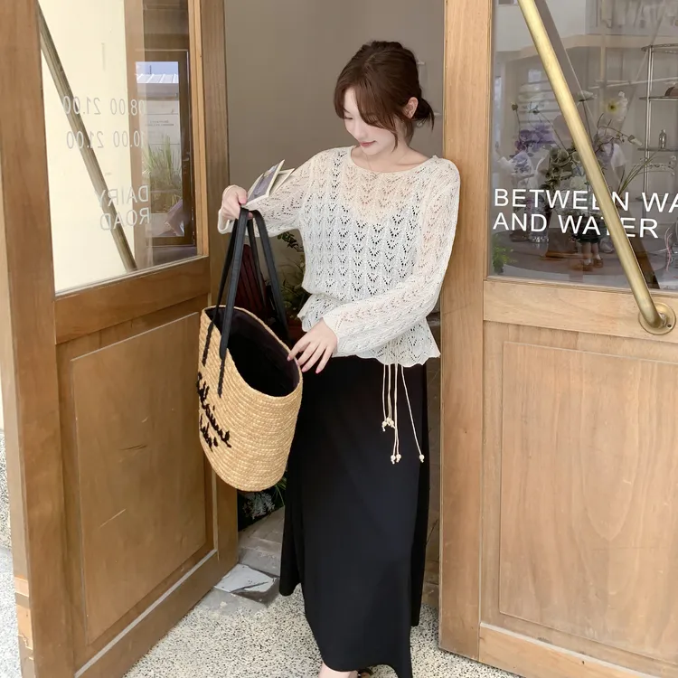 黑白绝美度假风连衣裙套装女2025年秋季新款镂空罩衫吊带裙两件套