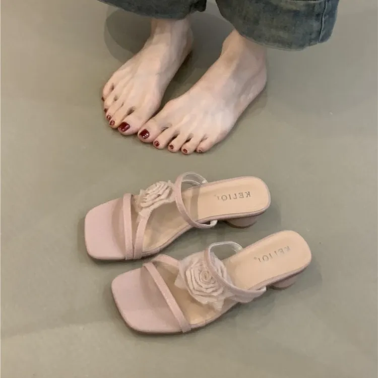 粗跟凉鞋女外穿2025夏季法式复古国风花朵仙女风度假露趾一字拖鞋