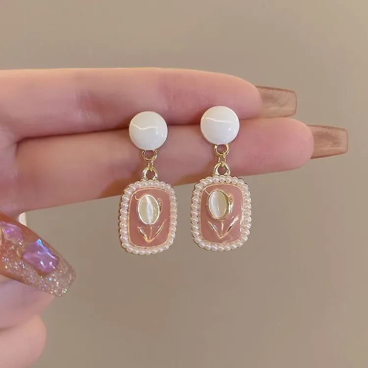 合金耳饰 复古新款小众设计感珠珠郁金香耳钉温柔百搭轻奢耳饰女