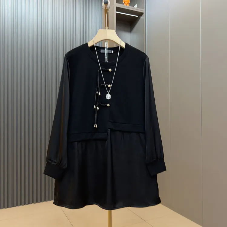 秋冬时尚气质圆领拼接盘扣长袖打底衫