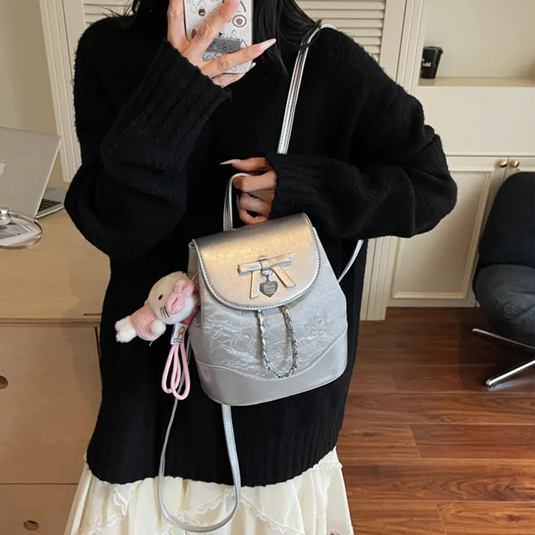 高颜值精致刺绣少女双肩包包秋季新款外出逛街旅行超火手提小背包