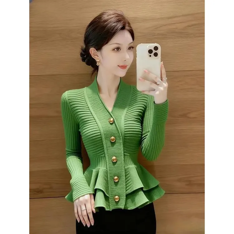 秋季好看的设计感上衣韩系小众不撞款洋气减龄多巴胺绿色针织衫女