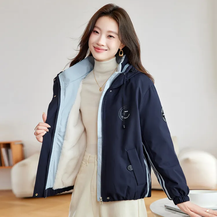 慵懒风派客服女2025冬季新款小个子女款显瘦保暖加绒加厚纯欲外套