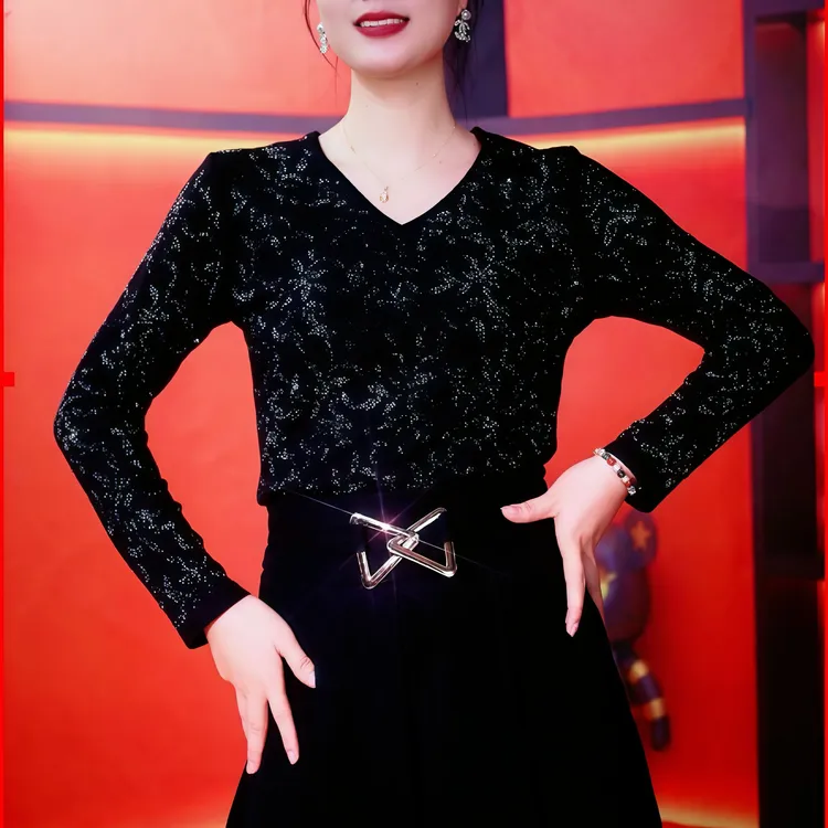 【富贵花】V领秋冬气质黑色长袖宽松显瘦轻奢百搭烫钻打底衫女