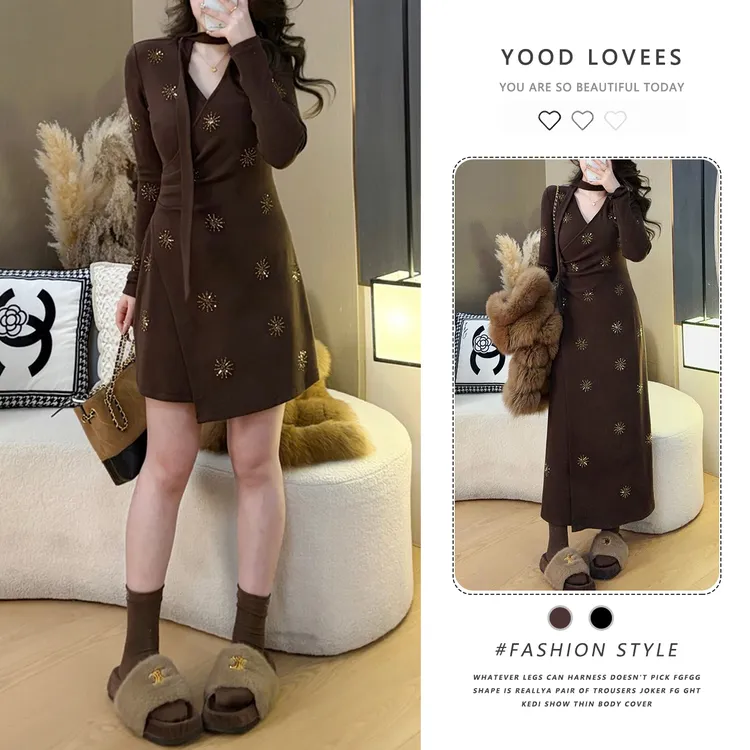 小香风V领烫钻长袖收腰连衣裙女秋冬新款法式修身显瘦打底短裙子