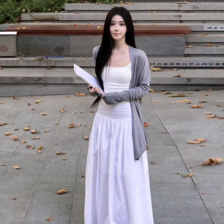 法式气质白色吊带连衣裙子女2025早秋季新款高级感穿搭一整套长裙