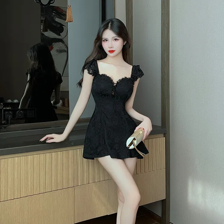 连衣裙性感蕾丝辣妹收腰显瘦新款时尚气质洋气摆裙