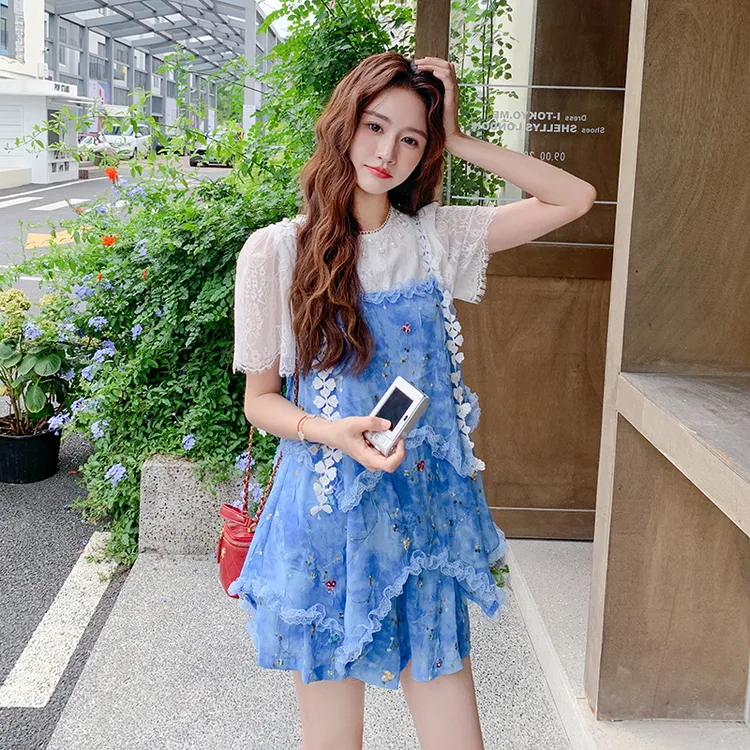 度假风甜美减龄ootd碎花套装女夏2025新款蕾丝上衣吊带短裤三件套