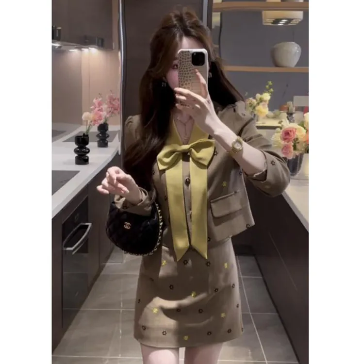 【琥珀松林】小香风轻奢重工时尚显瘦早秋新款蝴蝶结系带气质女装