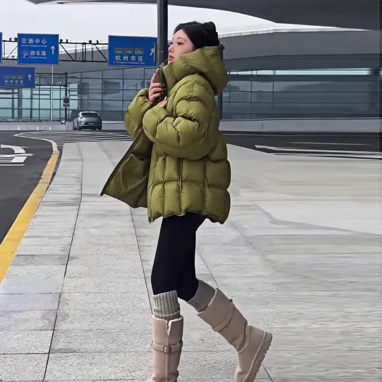 泡芙云朵方块绿色羽绒服女2025冬季新款90白鸭绒连帽豆腐块面包服