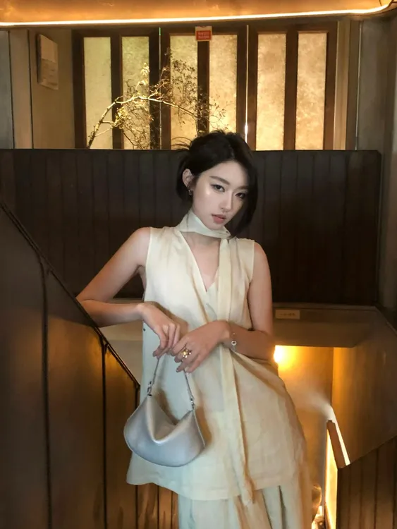 夏季新款洋气衣服女慵懒风松弛感气质v领上衣宽松显瘦休闲阔腿裤