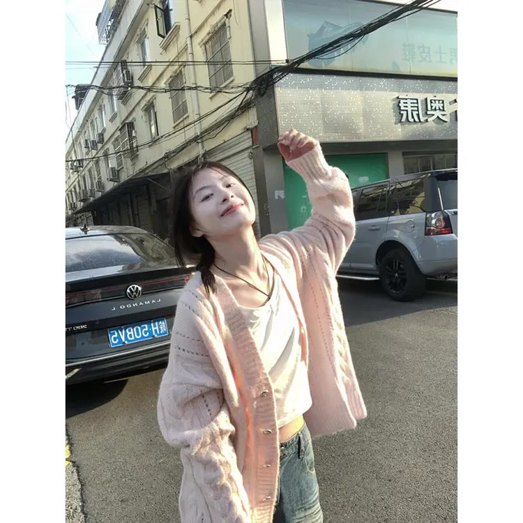 粉色v领毛衣外套女2025春秋款慵懒风麻花针织开衫上衣+裤子套装
