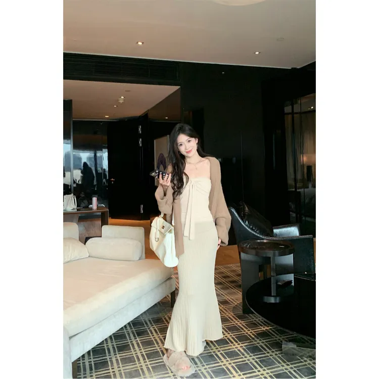 温柔风宽松毛衣开衫外套女抹胸背心秋季套装包臀鱼尾半身裙三件套