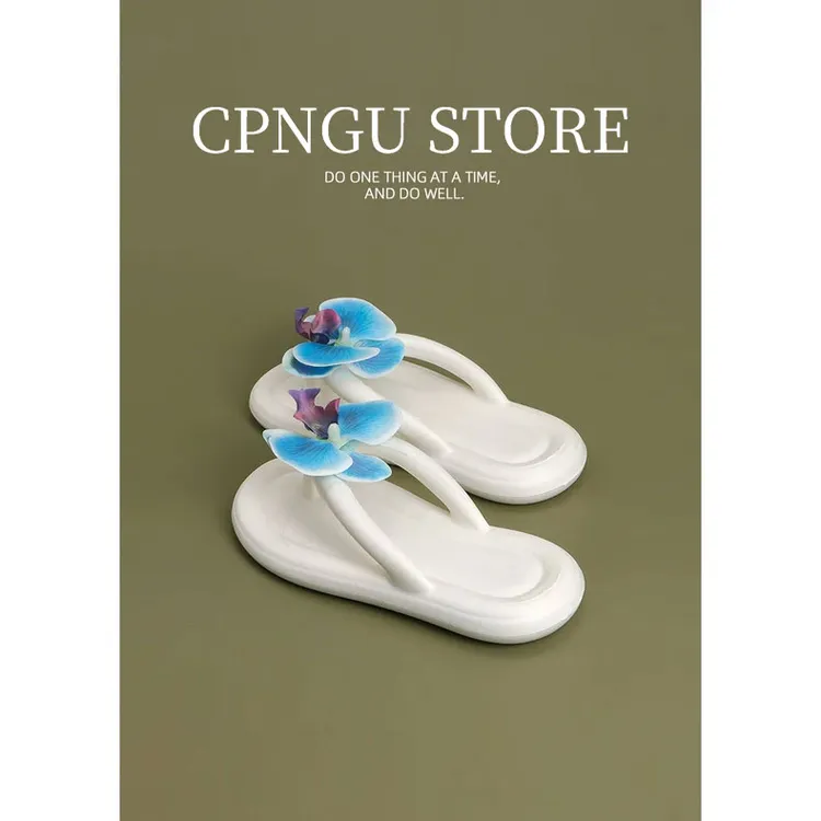 CPNGU 原创蓝色花朵踩屎感人字拖女夏2025防滑外穿平底海边沙滩鞋