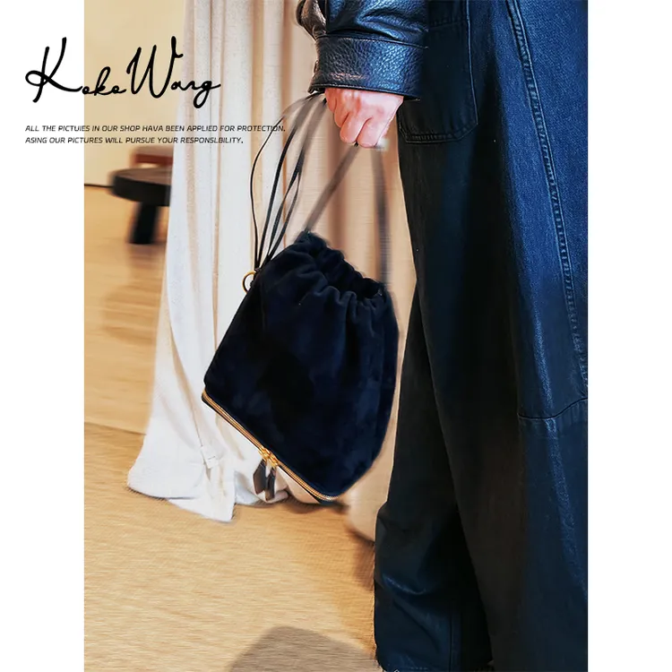 KOKO WANG  冬季设计款底边拉链时尚羊皮手拎斜挎包X0995L20S01