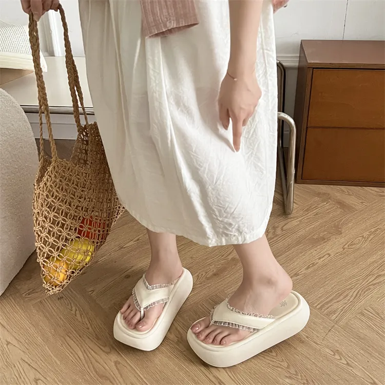 爆款网红厚底增高人字拖鞋女夏外穿2025新款高级感法式沙滩凉拖鞋