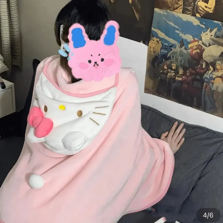 四季kitty猫披肩毛毯粉嫩少女心凯蒂猫午睡毛毯盖被拍照商品图