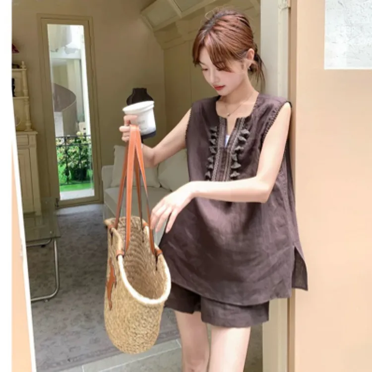 3885-1民族风刺绣瘦宽松无袖小衫与阔腿短裤气质套装女生