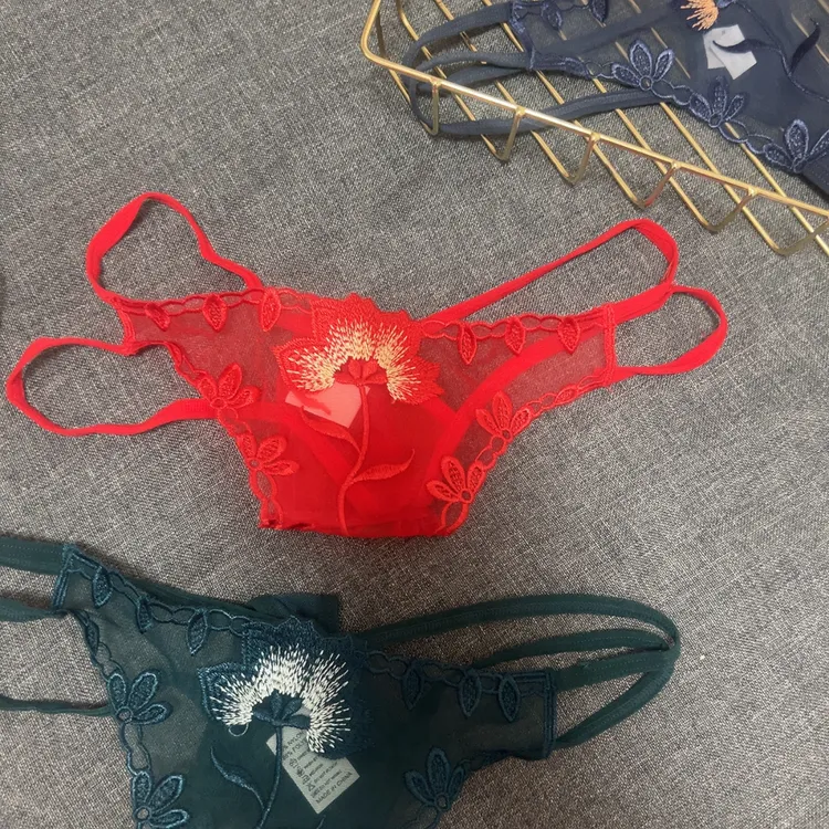 时尚漂亮花朵刺绣蕾丝内裤透气少女三角裤一年四季百搭