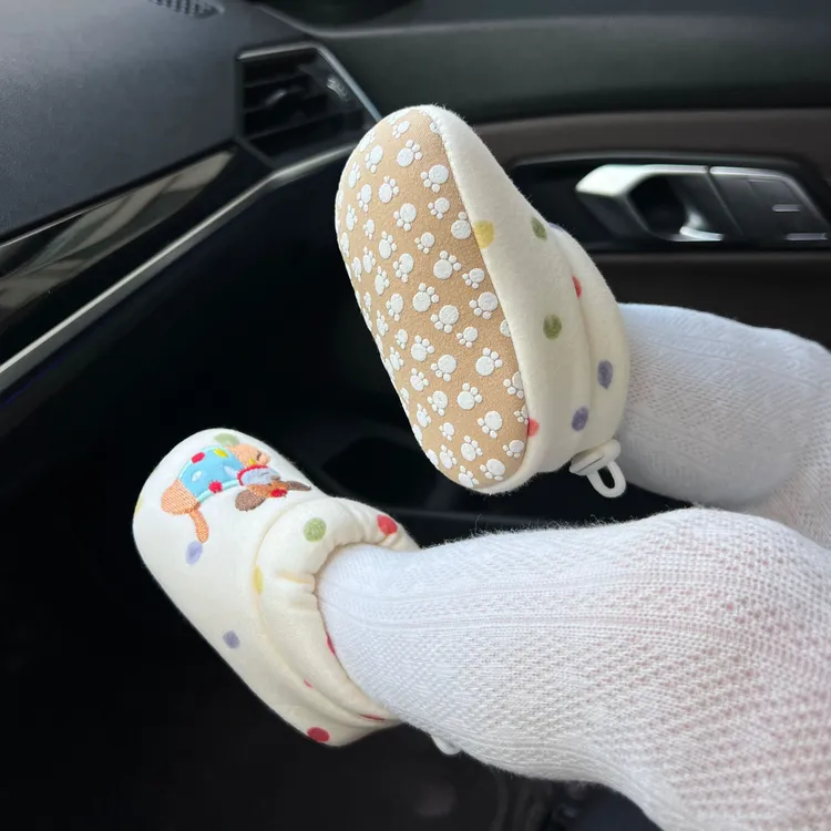 春秋季婴儿鞋0-1岁软底透气学步3-6到12月婴幼儿防滑男女宝宝防掉